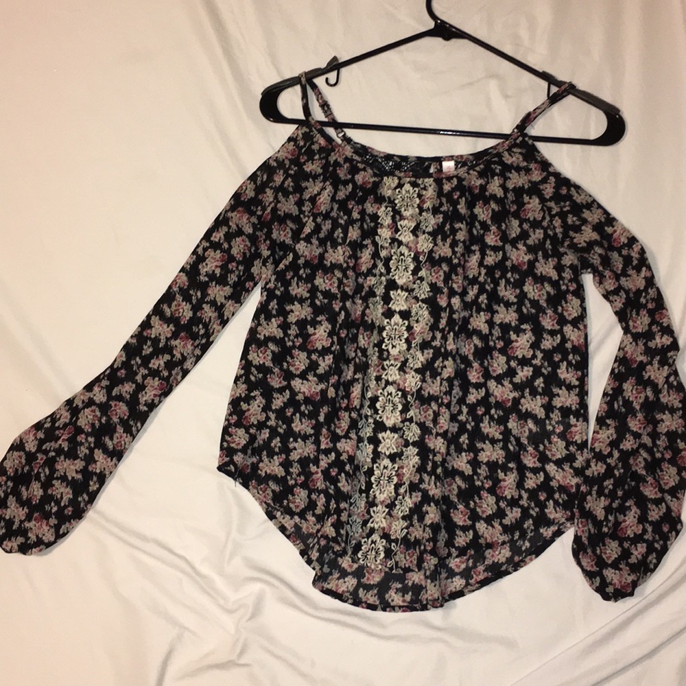 Cute floral sheer long sleeve top shoulder cutouts